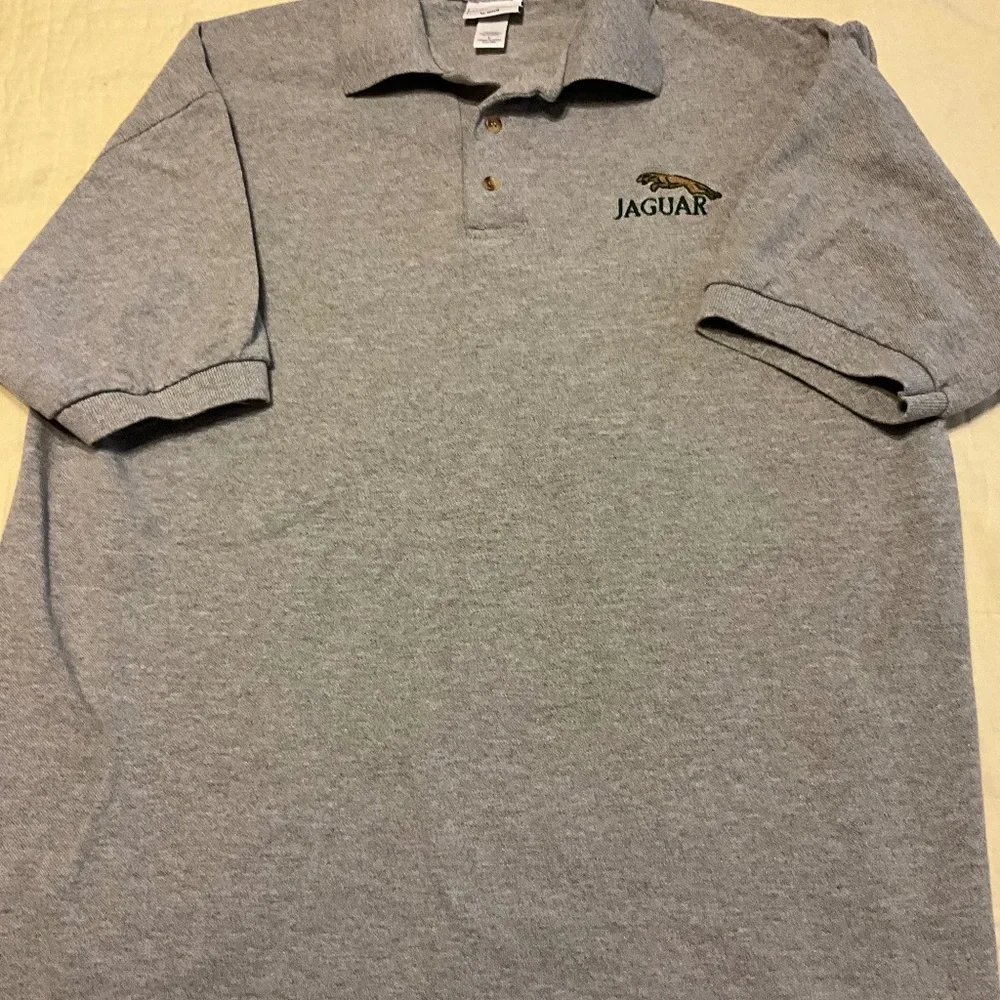 Mens gray polo with Jaguar emblem embroidery size Large - Picture 1 of 6